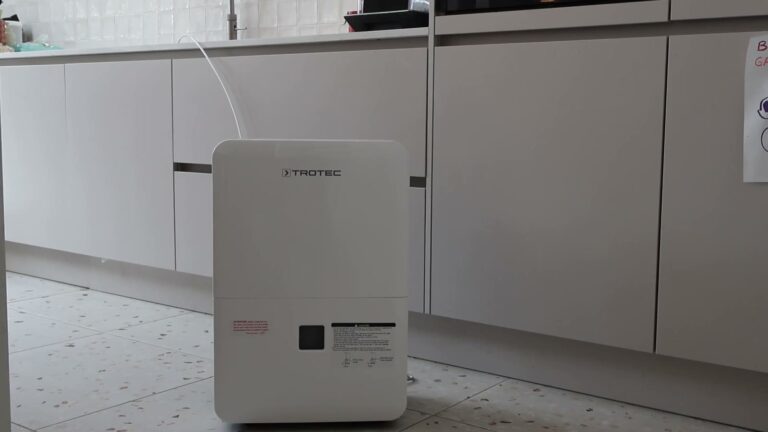 Trotec TTK 127 E luchtontvochtiger met afvoerslang voor de keukenkasten
